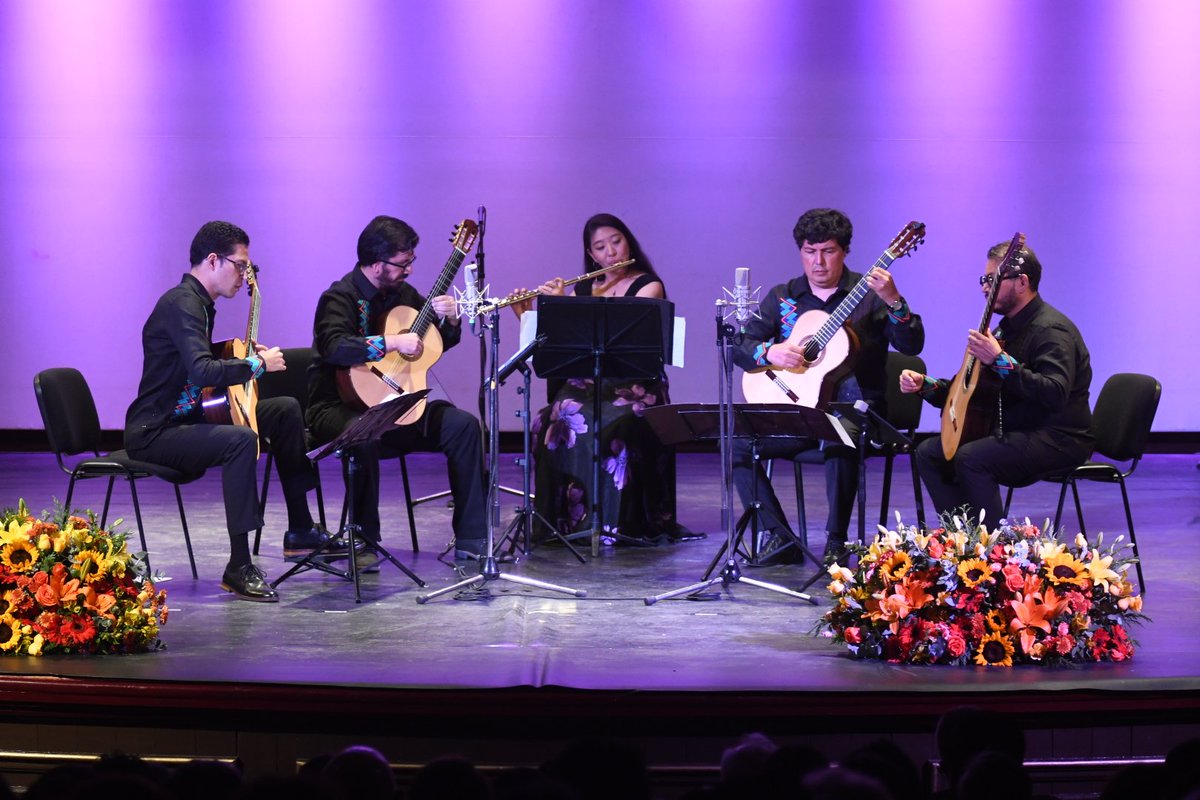 OSEMoficial's tweet photo. Muchas gracias a nuestro querido público de El Oro por su atención y calidez, gracias por hacernos parte de la reinauguración de el Teatro Juárez.

#SomoslaOSEM #Programa1 https://t.co/XS9PZZwMP9