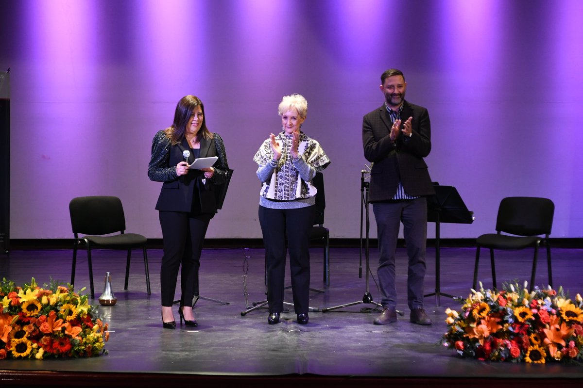 OSEMoficial's tweet photo. Muchas gracias a nuestro querido público de El Oro por su atención y calidez, gracias por hacernos parte de la reinauguración de el Teatro Juárez.

#SomoslaOSEM #Programa1 https://t.co/XS9PZZwMP9