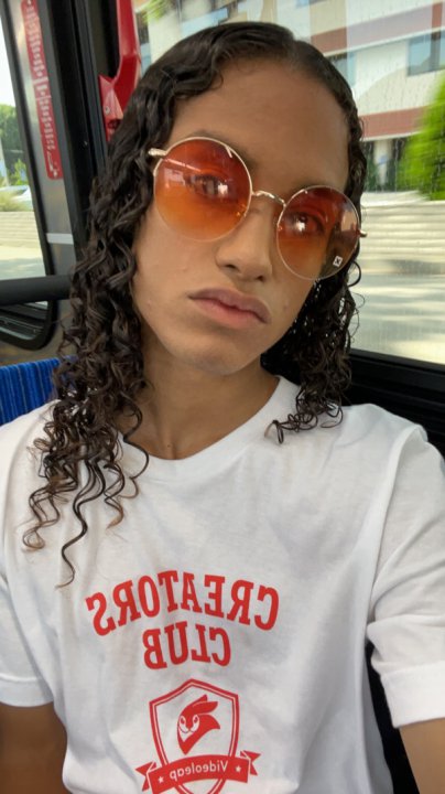 bsolutelyadrian's tweet photo. #LIKEapp AbsolutelyAdrian is broadcasting a Magic Live, come and join in!https://t.co/BLIqD62AEA https://t.co/7gMJRyO9x7