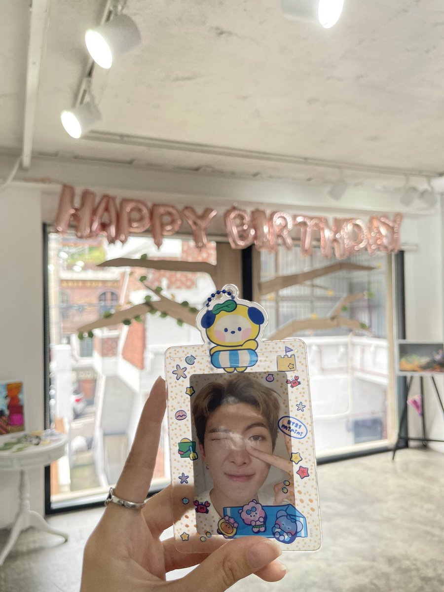 myjmimi's tweet photo. @artistkiru 많이 와주세요💚
#rmbirthdayexhibit #김남준생일전시 https://t.co/Y2ht02IYJu