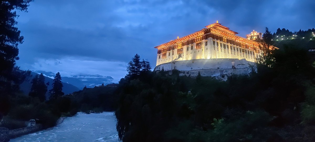 sanchx's tweet photo. Twilight at Rinpung Dzongβ Buddhist monastery and fortress β by #Paro river in #Bhutan, host of #RC75. Beautiful country, incredible people. Girls from the village offered to walk us to the road after dark. Wasn't needed, but deeply appreciated. #HappinessIsAPlace @DechenwangmoM https://t.co/MKHwp5ox9I