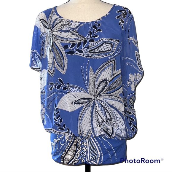 ruthhannahstore's tweet photo. So good I had to share! Check out all the items I'm loving on @Poshmarkapp from @MelissaThomast9 @mbposh2022 #poshmark #fashion #style #shopmycloset #jmcollection #vinrella: https://t.co/Erq2OrLHpX https://t.co/RqUq0WOiDP