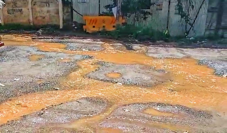 ChirantanBaruah's tweet photo. The condition of the Holiday Village Road, off Kanakapura, Mallasandra is in tragic condition for the past several years. It's been used by almost thousands of residents daily but disregarded of all the basic conveniences so far. #BBMP #mallasandra #bbmpcomm #bangaloremodel https://t.co/qlAbQzM1Ut