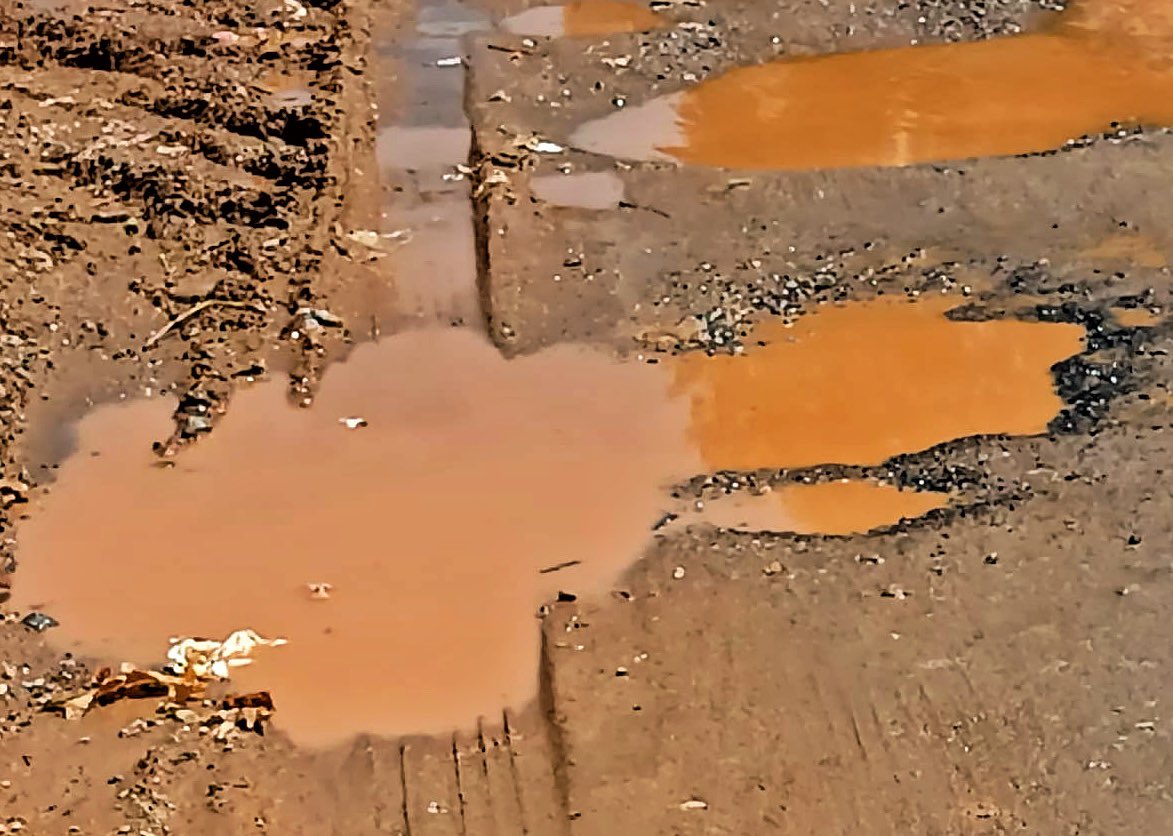 ChirantanBaruah's tweet photo. The condition of the Holiday Village Road, off Kanakapura, Mallasandra is in tragic condition for the past several years. It's been used by almost thousands of residents daily but disregarded of all the basic conveniences so far. #BBMP #mallasandra #bbmpcomm #bangaloremodel https://t.co/qlAbQzM1Ut