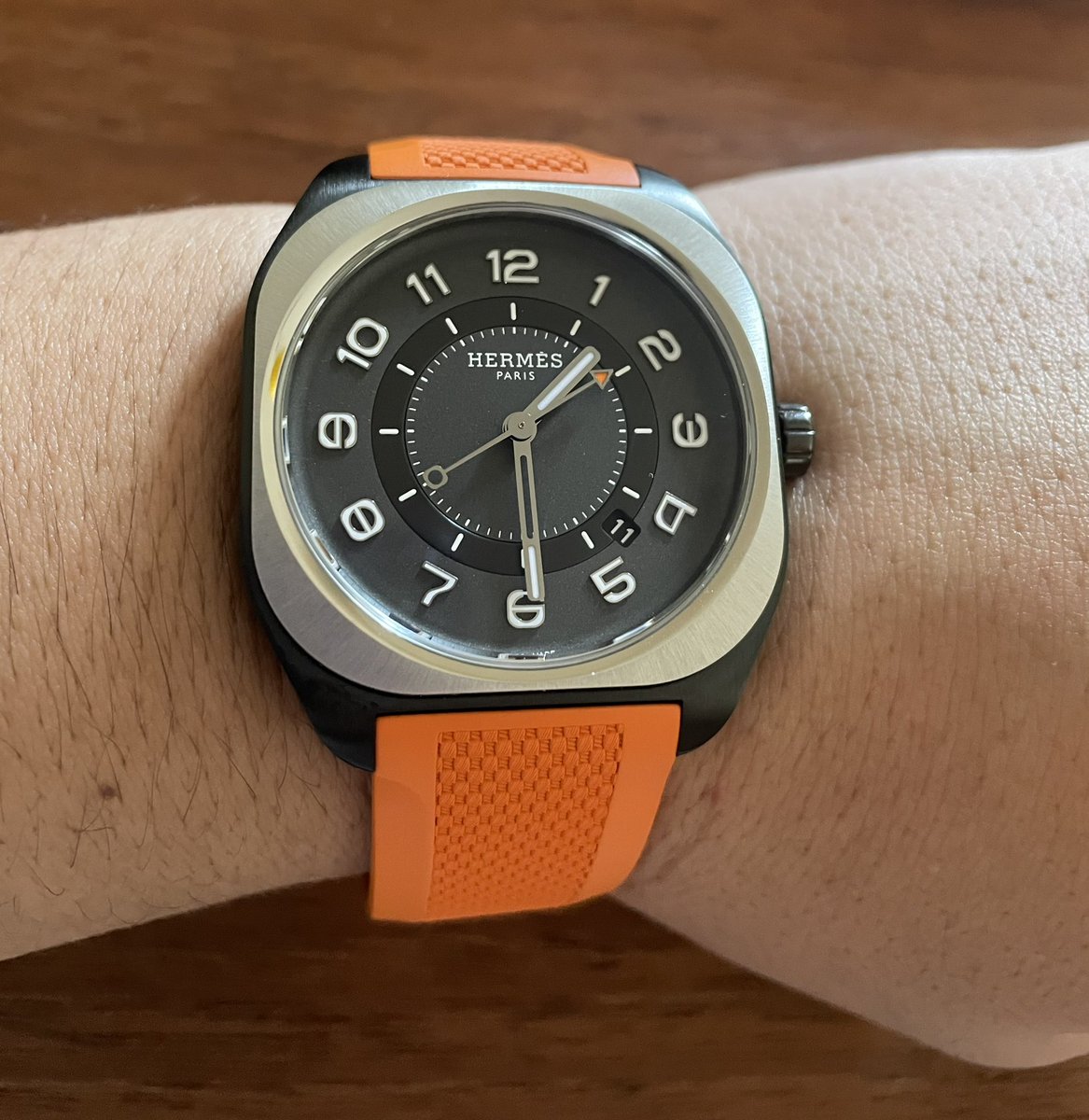 J_OHYAMA02's tweet photo. Apple Watchを買うつもりでしたが…エルメスHO8になってしまうのは魔が差したね…#エルメス #HO8 https://t.co/EAiHLYCiEY