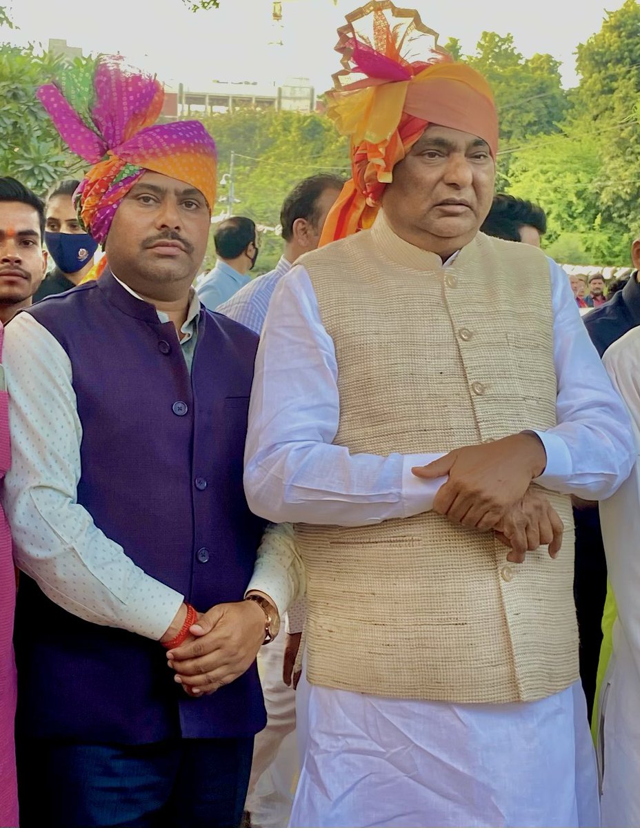 AnkitRai75's tweet photo. चिरंजीव कुरु कीर्तिवर्धनम् !

दिल्ली विधानसभा में नेता प्रतिपक्ष व विकास के नायक श्री @RamvirBidhuri जी को जन्मदिन की हार्दिक शुभकामनाएं। राष्ट्र और जनकल्याण हेतु आपका योगदान एवं समर्पण अतुलनीय है। ईश्वर से आपके दीर्घायु एवं आरोग्यपूर्ण जीवन की कामना करता हूँ।
#HBDLOPDelhi https://t.co/2zYjLtjebW