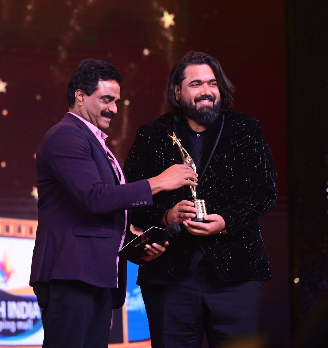 Darshan Thoogudeepa Official (@dasadarshant) on Twitter photo Talent never goes unrecognized and <a href="/TharunSudhir/">Tharun Sudhir</a> has proven it with his blockbuster movie Roberrt. He has won the Best Director (Kannada) Award for it! Congratulations!
#DBoss #Darshan #Roberrt
#ChallengingStarDarshan
#SIIMA2022 l
<a href="/dasadarshan/">Darshan Thoogudeepa</a>
<a href="/TharunSudhir/">Tharun Sudhir</a> Talent never goes unrecognized and <a href="/TharunSudhir/">Tharun Sudhir</a> has proven it with his blockbuster movie Roberrt. He has won the Best Director (Kannada) Award for it! Congratulations!
#DBoss #Darshan #Roberrt
#ChallengingStarDarshan
#SIIMA2022 l
<a href="/dasadarshan/">Darshan Thoogudeepa</a>
<a href="/TharunSudhir/">Tharun Sudhir</a>