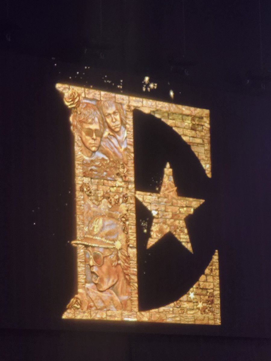 Monikaa_C's tweet photo. I waited 435 days for this concert. 
#EltonFarewellTour #HappyBirthdayToMe https://t.co/nvvVl3hjXF