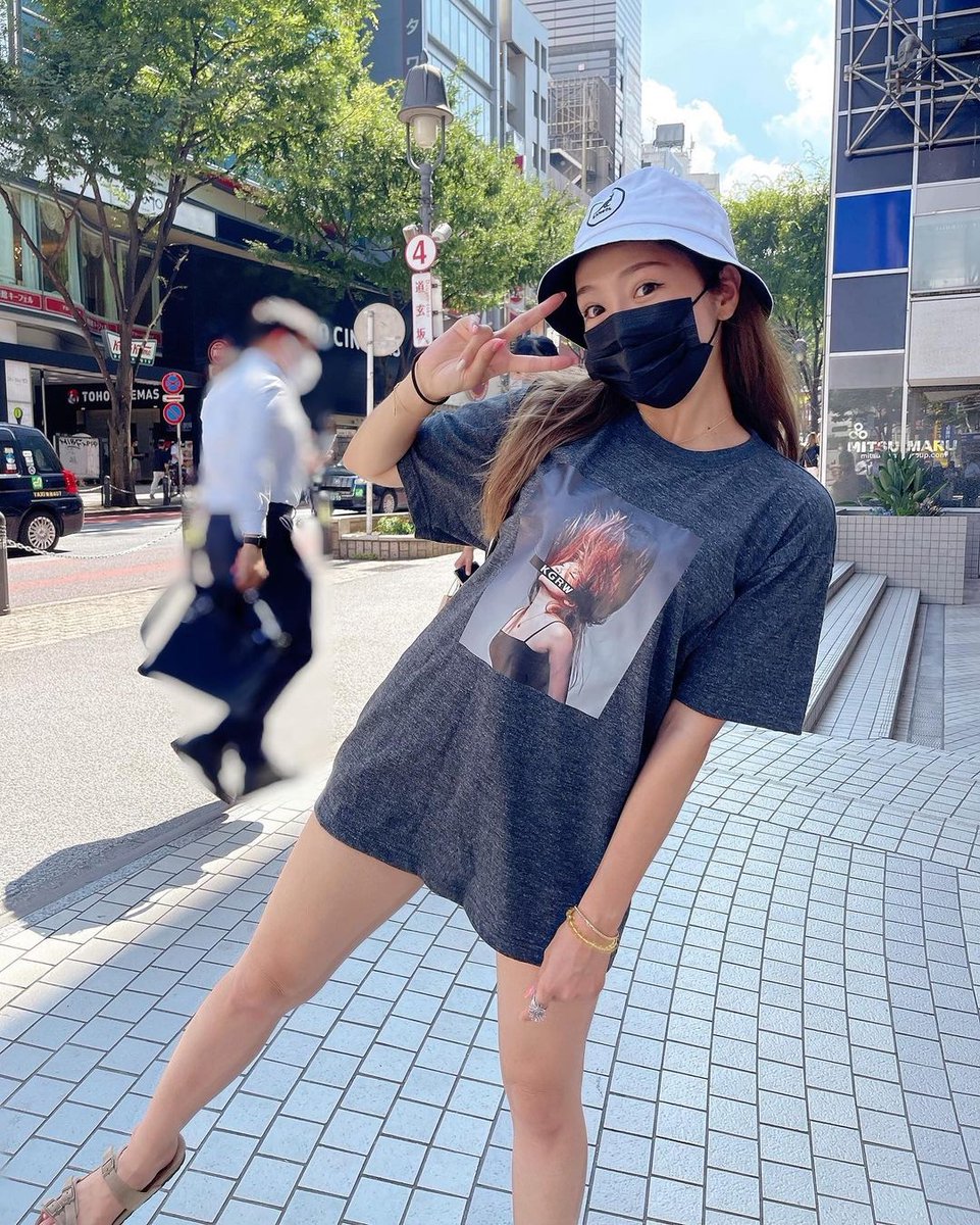 amahan1990's tweet photo. こんな格好されたらグッときちゃうよなー https://t.co/UkobCZmj7j