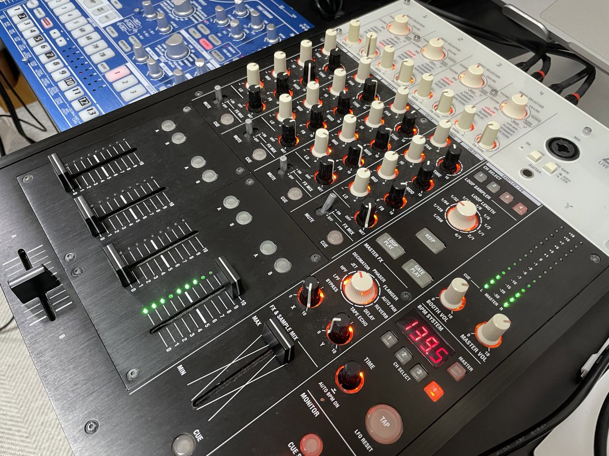 Mush_Synth's tweet image. KORG ZERO4到着！！！！
ELECTRIBE繋げて遊んでるけどめちゃくちゃ楽しい
(いや機材古すぎ…😇)
#KORG #ZERO4 #ELECTRIBE