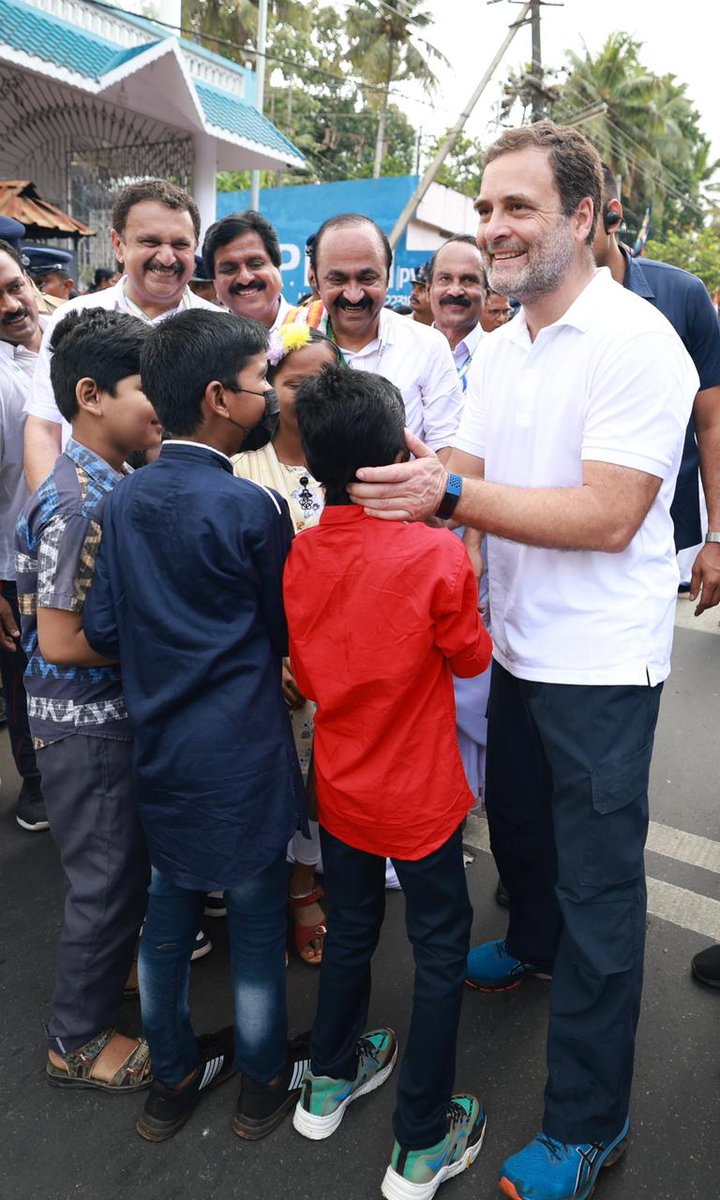INCIndia's tweet image. Joining hands, connecting hearts - #BharatJodoYatra bringing India together.