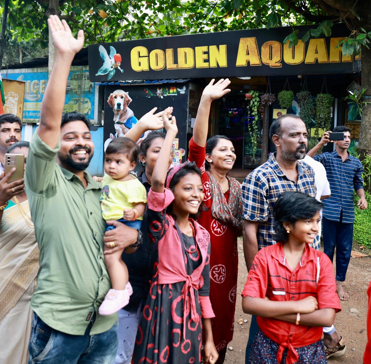 INCIndia's tweet image. Joining hands, connecting hearts - #BharatJodoYatra bringing India together.