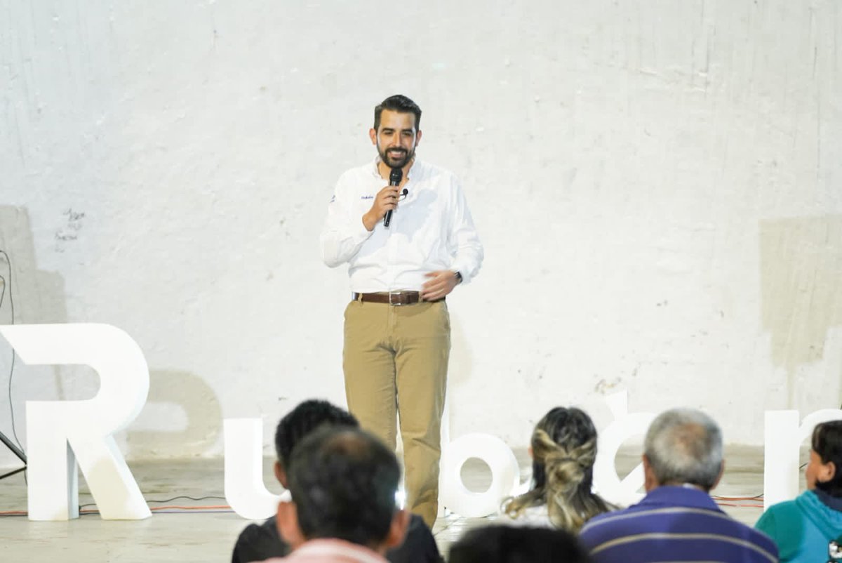 RubenGuajardoB's tweet photo. Con la alianza y el gran trabajo en equipo junto a @EF_Galindo ha sido posible el logro de resultados con rumbo para nuestro San Luis.
!Gracias #Dtto2! Gracias a todos y cada uno de aquellos que han estado en el rumbo, aún queda más acciones por hacer https://t.co/Fgiqs1c4iC