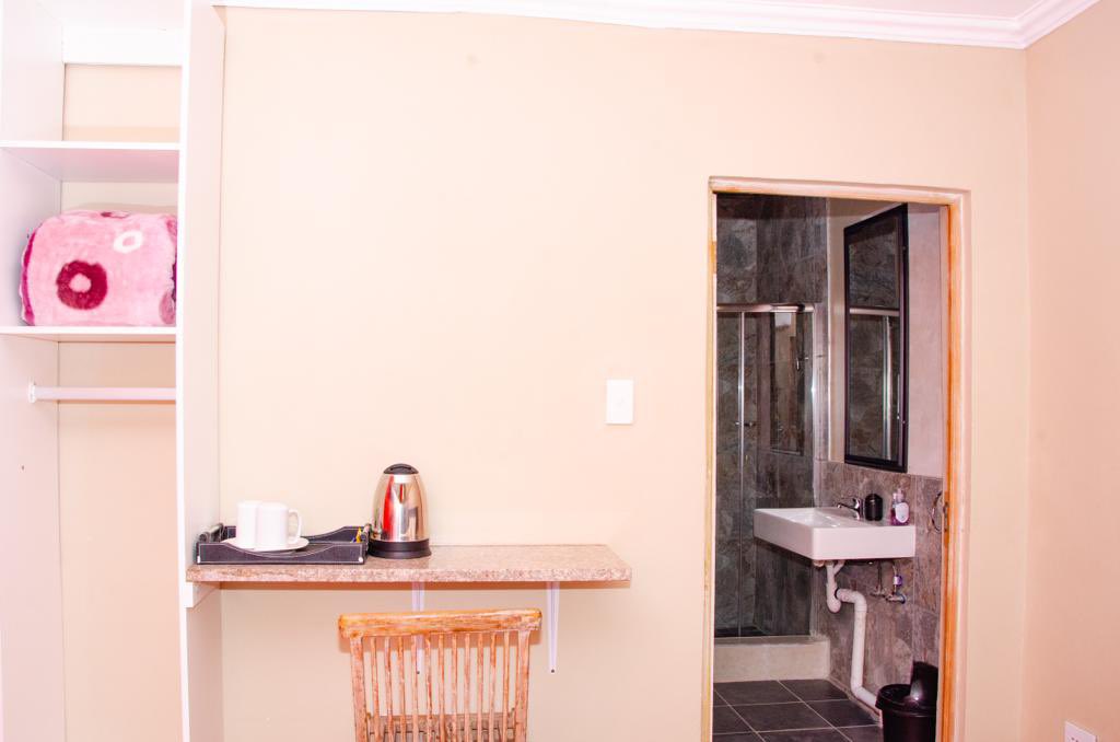stevUnrestrictd's tweet photo. #BlackTwitter  #oskidonkosazanadaughter
Rooms from only 
R350, R450 and R550 per night 

10 China Crescent Cosmo city Ext 8, right next to Cosmo City Police Station 
info@cosmocityguesthouse.co.za
https://t.co/XfjDtnZLkL
0722083863 

https://t.co/0F5wQhki6l https://t.co/DJMXMy95kz