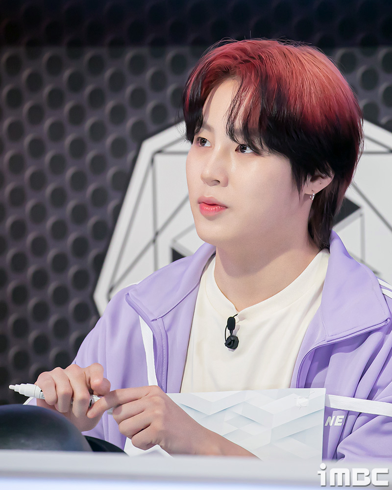 imbcenews's tweet photo. 하성운, 구름볼 하트 (아육대 B하인드) #아육대 #하성운 [움짤+직찍 29장]
https://t.co/BHcgk5HJF8 https://t.co/hsn8jMrIX6