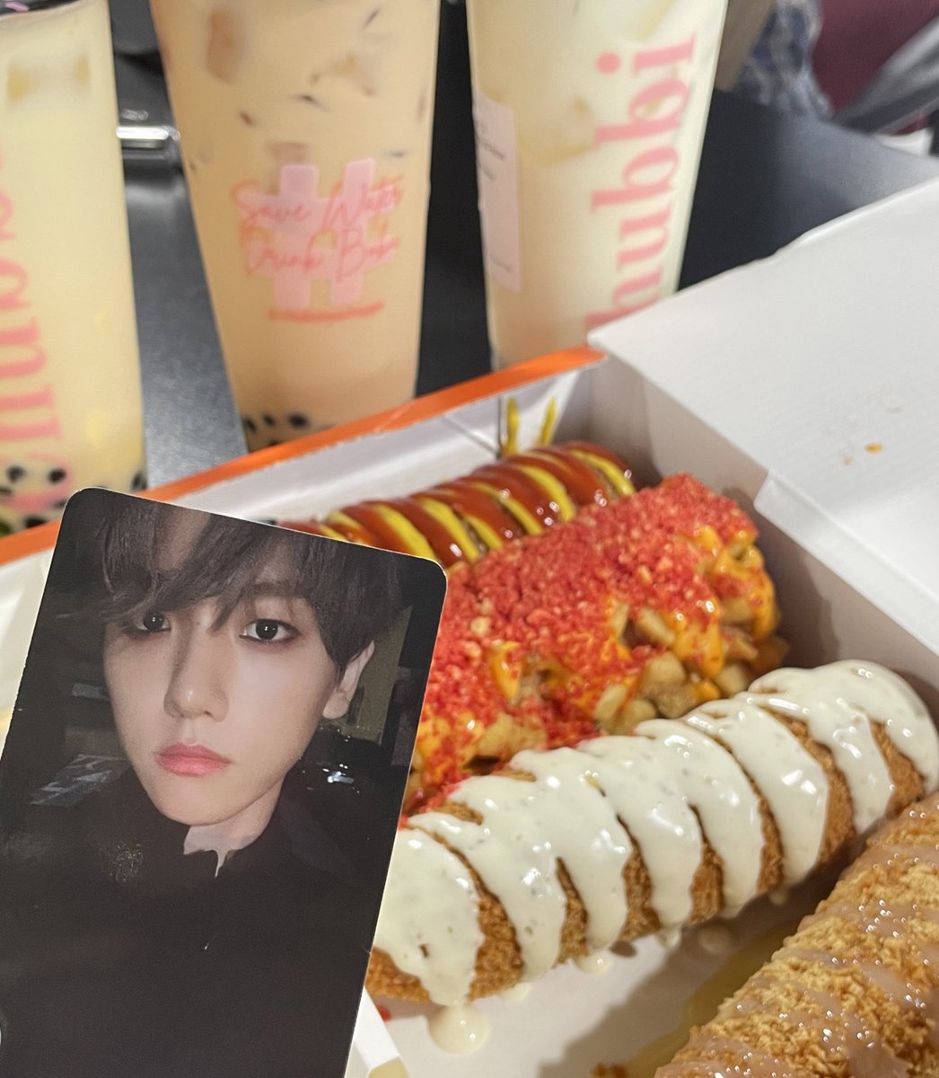 94ltys's tweet photo. me and baekhyun travel and celebrating ~~ https://t.co/5Pgoq71whu