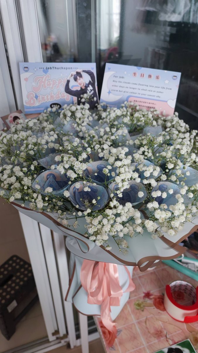 InnjobMiracle's tweet photo. ［220910] @jobbiijob 生日FM应援物已送往现场💙🌹💓

感谢各位粉丝，辛苦大家。

贺卡饭拍授权图cr.@days_space 
制图：噗噗
#jobbiijob
#HAPPYJOBBIIDAY 
#JobThuchapon 
#จ็อบธัชพล #InnJob https://t.co/24wufZb3pX