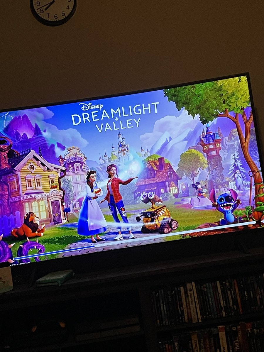 msahoff's tweet photo. #DreamlightValley is like a mixture of Animal Crossing, BotW, and Fortnite. Intuitive controls, quests, cooking, customization, and a “battle-pass-like” way to earn special skins and gear. They also have appeared to fix everything I hated about AC. #thisismylifenow #OBSESSED https://t.co/yiW4NZMEF1