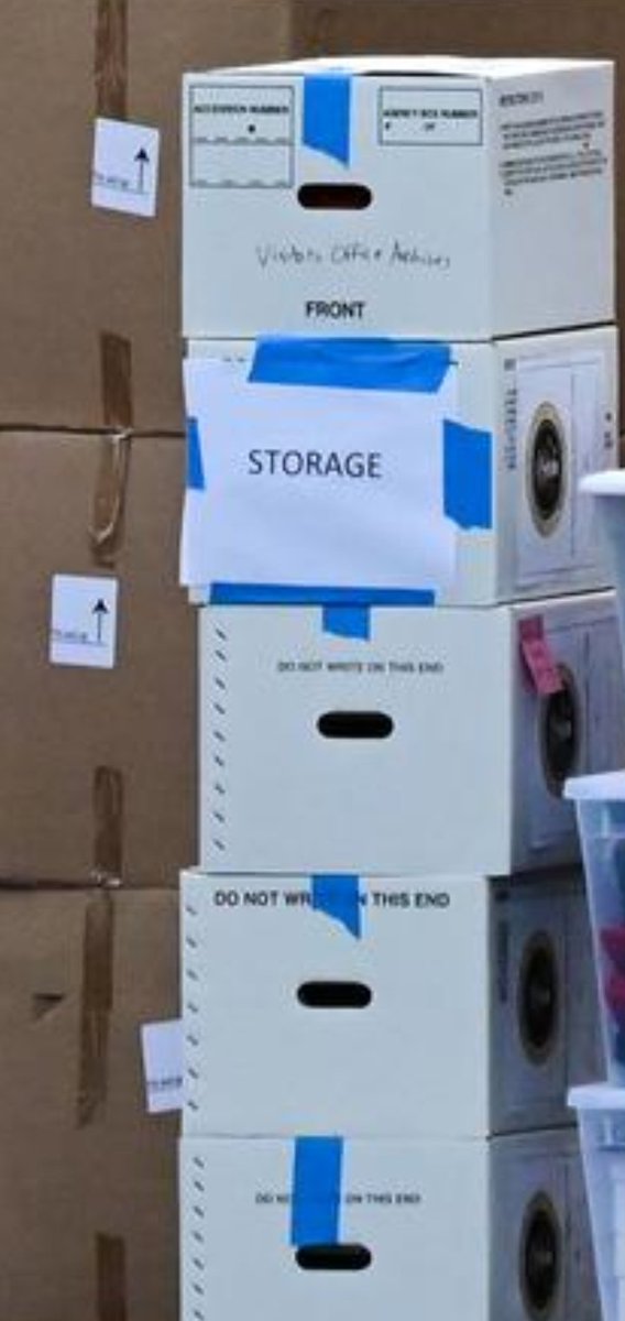 cali_n8vgrl's tweet photo. @petestrzok @the_peetape The same ones from the White House 👇
#TrumpStoleTheDocs #TrumpBoxes #MAL #TrumpTower #Bedminster #ivana https://t.co/WXN3YjW2uK
