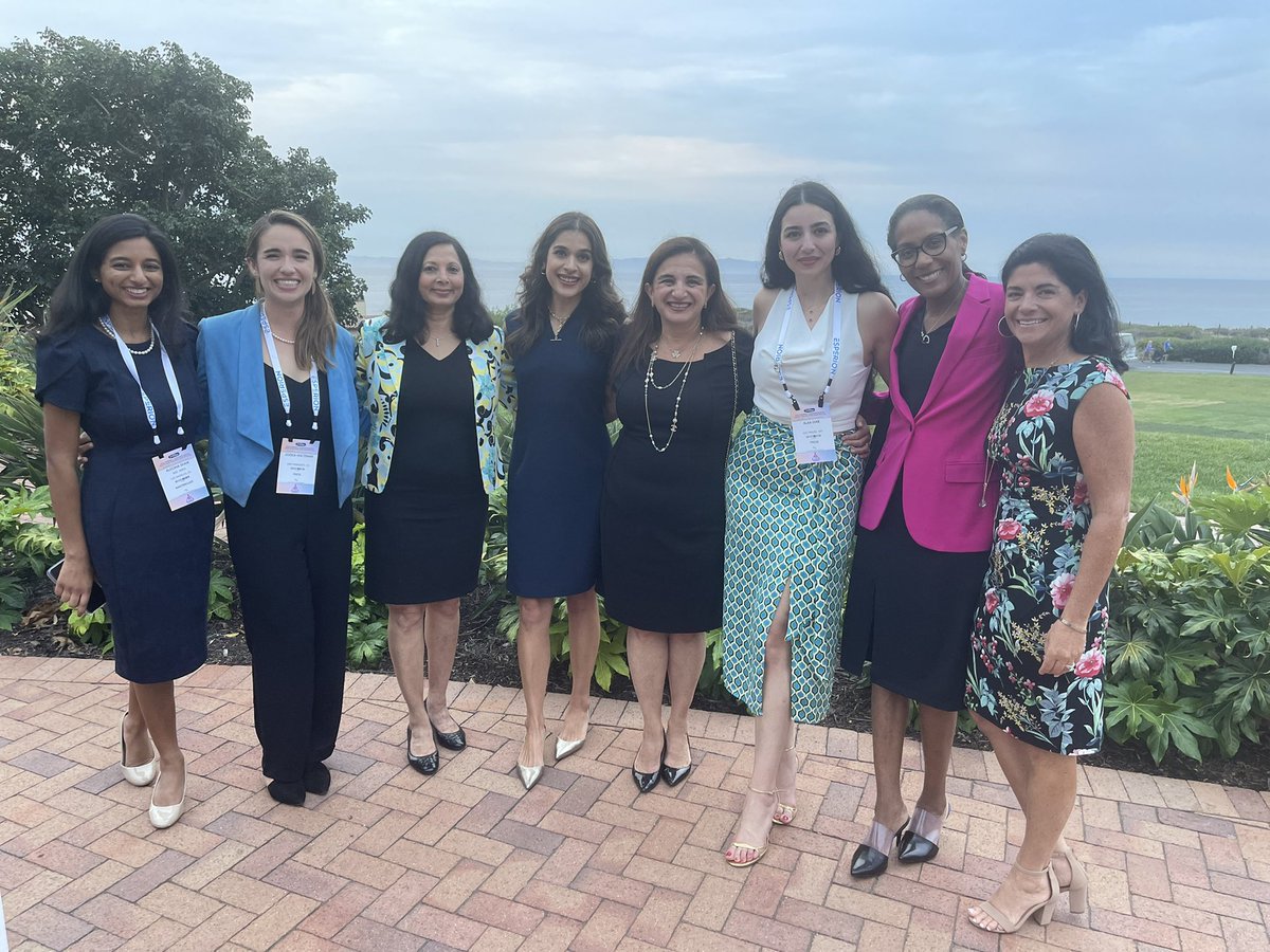 These incredible women do not need an introduction. So honored (and star struck) to have been part of their award ceremony this evening @CMHC_CME #CMHCWomensMC congratulations to all of you
@Drroxmehran @ditchhaporia @FoodyMD @kewatson