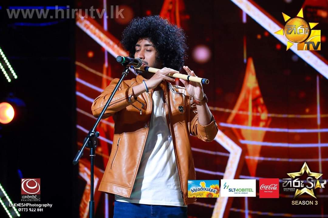 AmishaMinol's tweet photo. දේදුන්නේ පාට පාටින් ආදරේ බැන්දු 🧡
ස්තුතියි මේ ආදරයට 🙏
.
.
📸 Laknesh Photography
.
#amishaminol💙🖤 #aurorabyamisha #music #HiruTV #hirustarseason3 #hirustar #No1RealityShow #amishaminol #HIRUstar #super36 #HiruTV #hirustar https://t.co/7Ta9e4iYzP