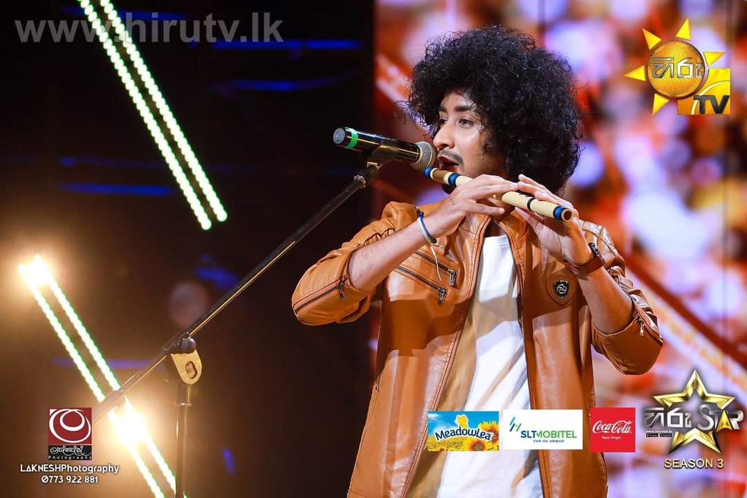 AmishaMinol's tweet photo. දේදුන්නේ පාට පාටින් ආදරේ බැන්දු 🧡
ස්තුතියි මේ ආදරයට 🙏
.
.
📸 Laknesh Photography
.
#amishaminol💙🖤 #aurorabyamisha #music #HiruTV #hirustarseason3 #hirustar #No1RealityShow #amishaminol #HIRUstar #super36 #HiruTV #hirustar https://t.co/7Ta9e4iYzP