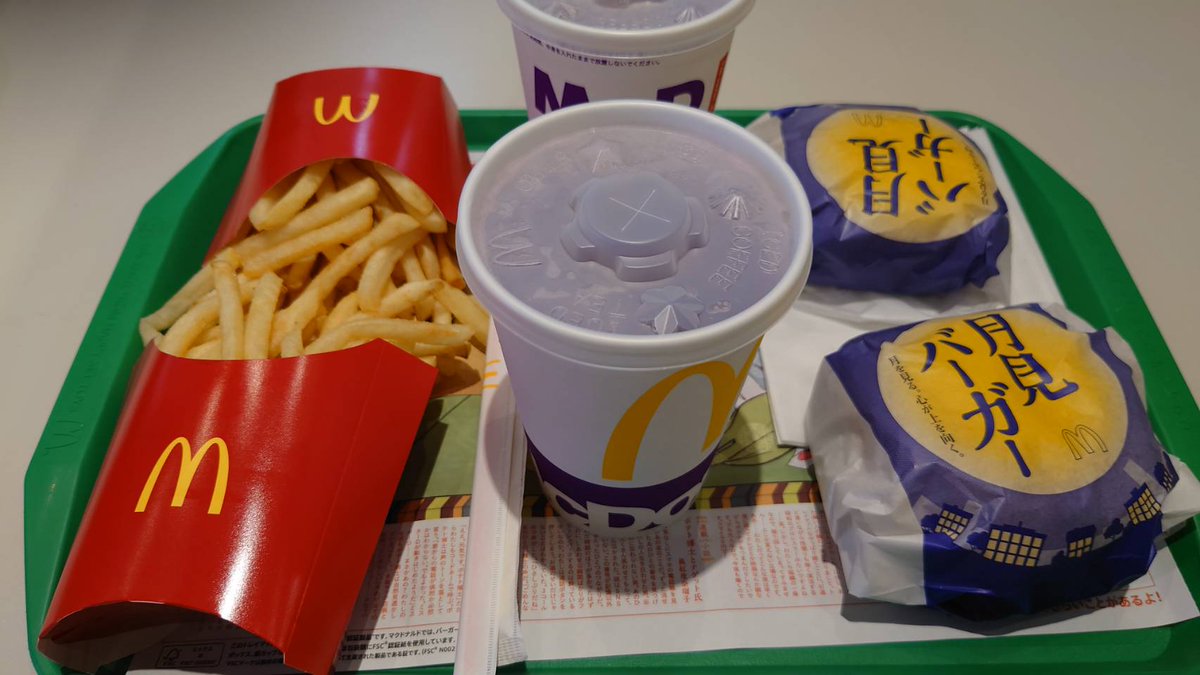 nikomi__253's tweet photo. 便乗便乗(,,･ω･,,)

初めて{月見バーガー}🍔🍟🥤食べた〜
プラスしてMacFlurry（栗味）(*´σ꒳｀)

甘くて2口でギブ(*ﾉω・*)ﾃﾍ

まだ全部月見バーガーを食べたいと思う😍

 #マック  #月見バーガー  #MacFlurry https://t.co/coX4svfBB5