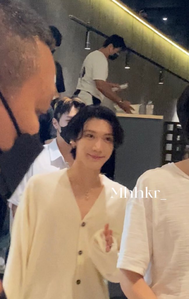 mhhkr_'s tweet photo. ตลอดหนึ่งอาทิตย์ที่ผ่านมามีความสุขมากๆเลย🫶🏻
ด้วยความเป็นติ่งต่างจังหวัดมาเรียนกทม.เจอเตนล์ครั้งแรกตอนมีตเววี่2019แต่เจอแค่แปบเดียว ปีนี้ได้เจอแบบเต็มที่เลยเตนล์หล่อเท่น่ารักมากกกขาวมีออร่ามันหยุดมองไม่ได้เลย😭
#TENLEE #텐 #เตนล์ https://t.co/RnWGoRTNVy