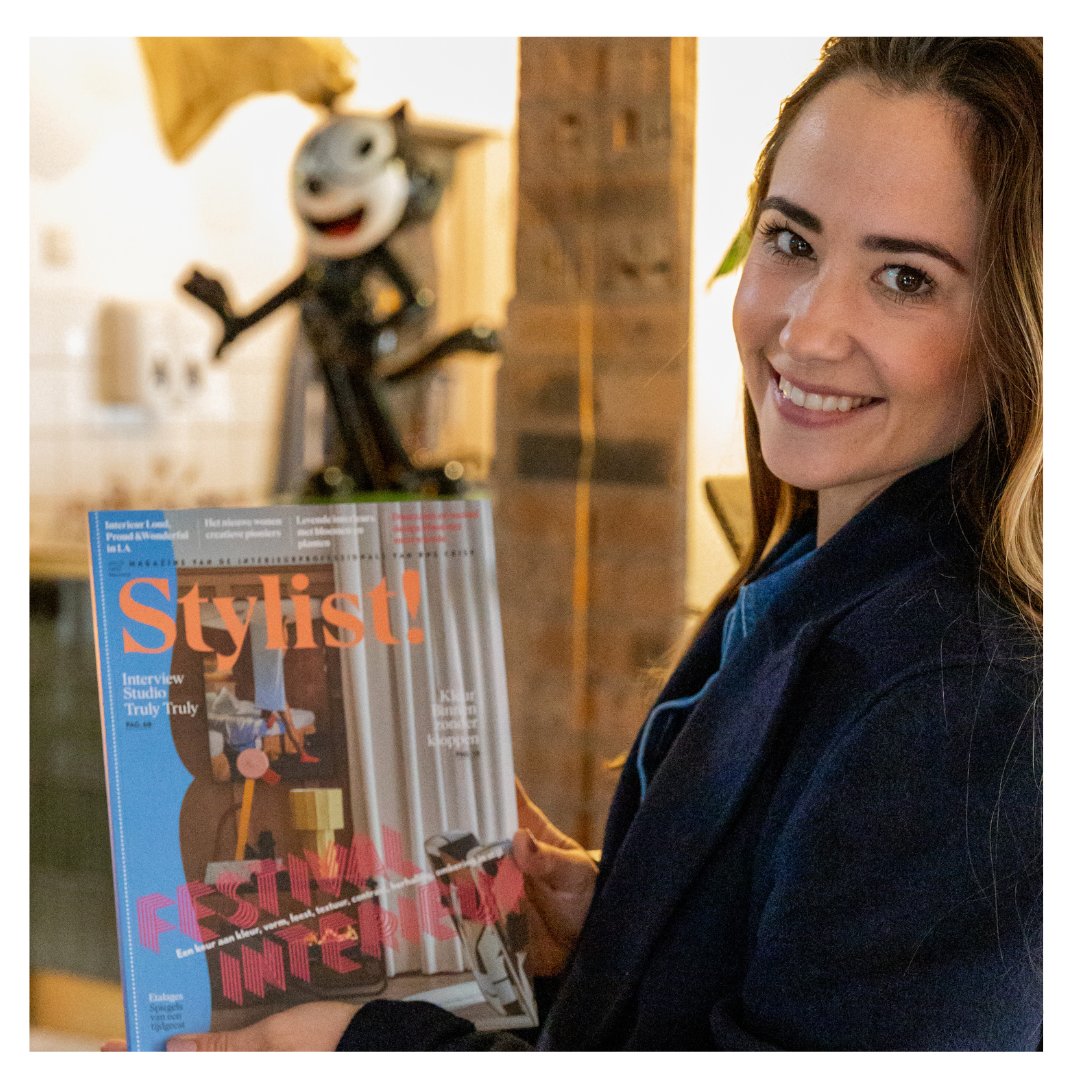 Maak vandaag tijdens WOONevent kennis met deze toffe blauwe gids partners de Rebellenclub, Artex en Cerriva. Check onze etalage die is ingericht door de afgestudeerde ontwerper Kimberly Leijen van SHOWOFF DESIGN. Of haal het inspirerende Stylist! Magazine in huis!