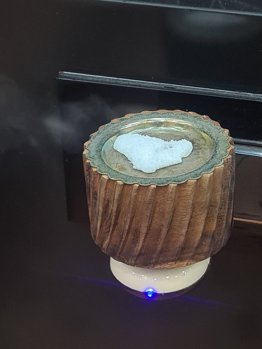abhymurarka's tweet photo. Saw this at a parlour - camphor vaporisor in use. Is this a real trend of using camphor beyond just pooja?

Allied stocks
#KanchiKarpooram
#MangalamOrganics
#OrientalAromatics https://t.co/eO9g9QVFNC