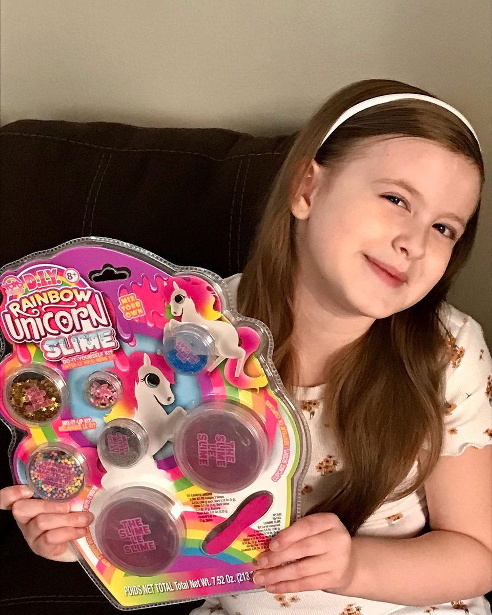 Sammy had fun with this cute D.I.Y. Rainbow Unicorn Slime kit from @yoyolipgloss 

Photo by @sammystoyworld 

#sensorytoysforkids #slime #sensorytoys #yoyoworldus #kidsfashion