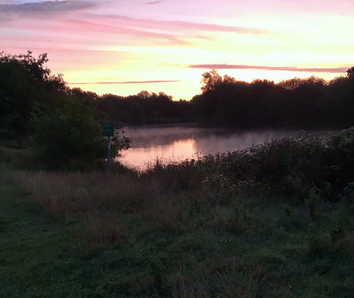 Lewis1Mal's tweet photo. Beautiful morning.
#Hendrelake https://t.co/276hFr0F9D