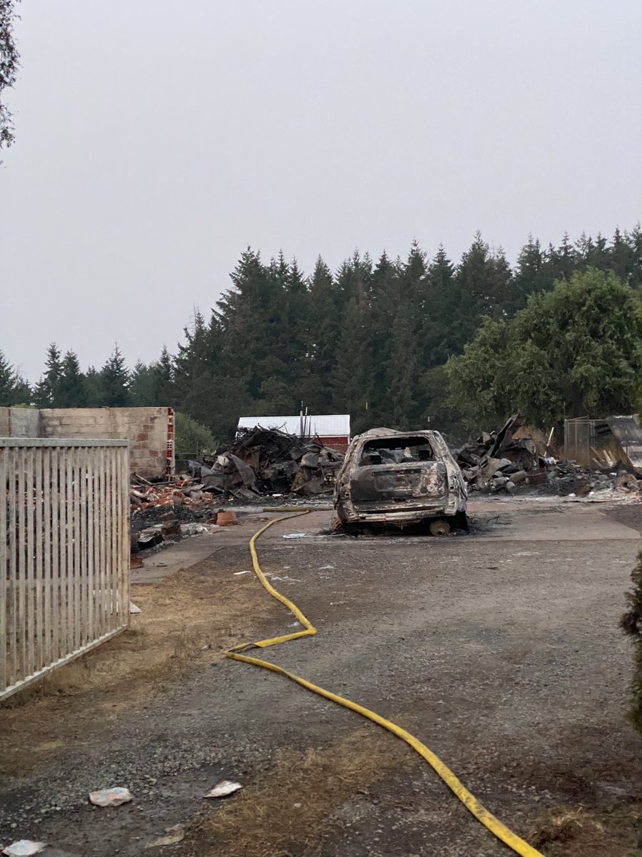 JoelleJonesTV's tweet photo. Estacada Fire has confirmed at least one home and one barn were destroyed in the Milo McIver Fire. Luckily, fire crews say no residents were injured and some Level 3 Evacuations have been now been reduced @KOINNews https://t.co/rxWPMD0kn7
