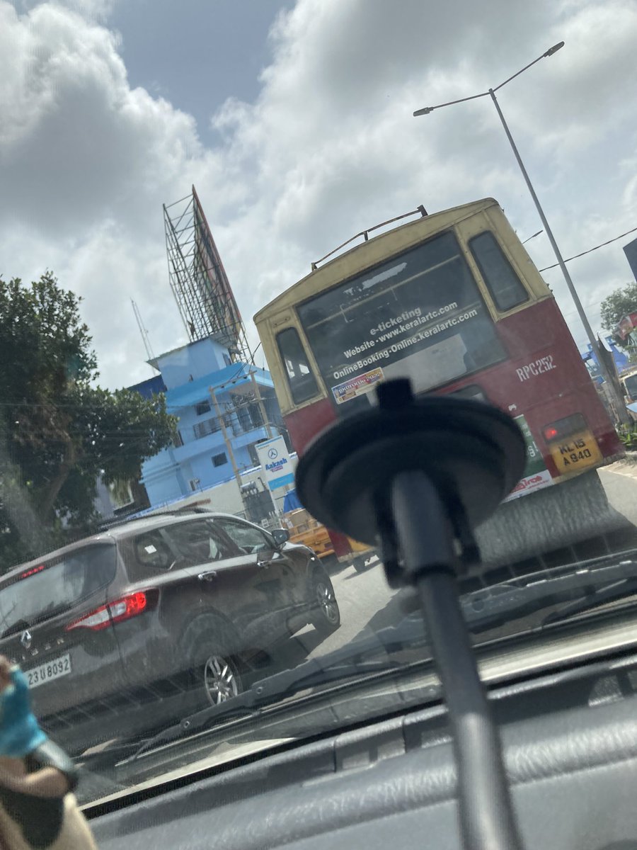 pimentojoseph's tweet photo. This is why @ksrtc is loss!
I saw a FP TVM yday, from Kavanad-KLM to Kollam Stand, the bus was driving recklessly and without stopping at a single stop! And at Kavanad the bus stopped in the middle of d road. The minister @advantonyraju should address frm base level if he cares. https://t.co/JIzeeEeZA4