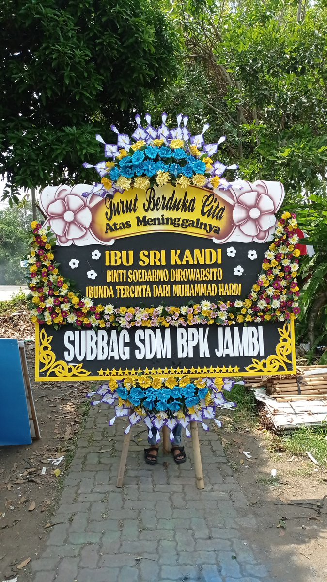 TokoBungaBoja's tweet photo. TOKO KARANGAN BUNGA BOJA KENDAL 24 JAM || 082298810064

ORDER KLIK LINK DI BAWAH
https://t.co/XzZ8hU5gd7

PAPAN BUNGA BOJA

Area pengiriman
#boja #kendal #sukorejo #kaliwungu #patebon #ungaran #bandungan #gunungpati #semarang #banyumanik #pudakpayung #tembalang 
#ajig_florist https://t.co/RKjRr1mq4E