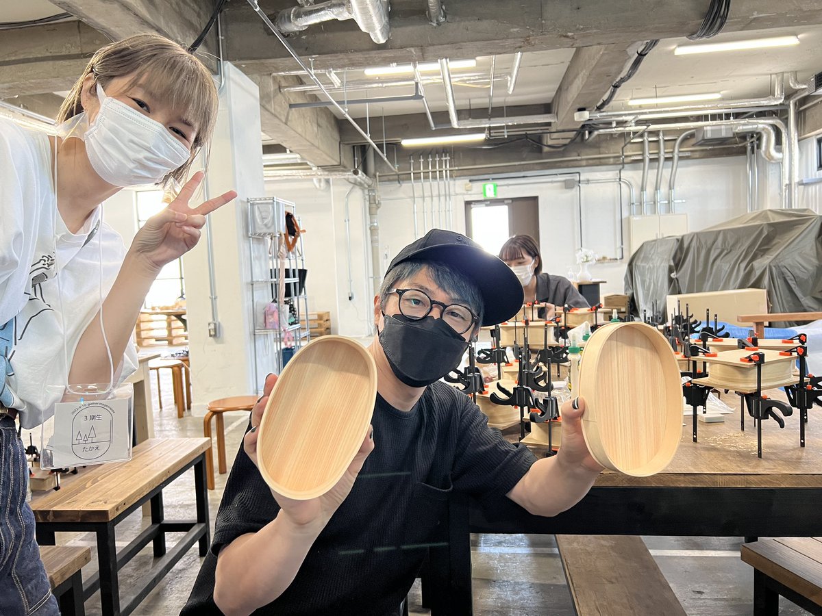 atsushiTSK's tweet photo. まげわっぱを手作りした♪
オンラインサロン田村淳の大人の小学校の秘密基地でサロンメンバーとまげわっぱを作ったよ✨

森を守るために木を切ることの必要性、それを無駄なく使うこと、加工技術、ものづくり…学びが沢山ありました

たむ小に入学する前にまずは公式LINEへ👇
https://t.co/dLRCqcQhTX https://t.co/RzJjgsLFyd
