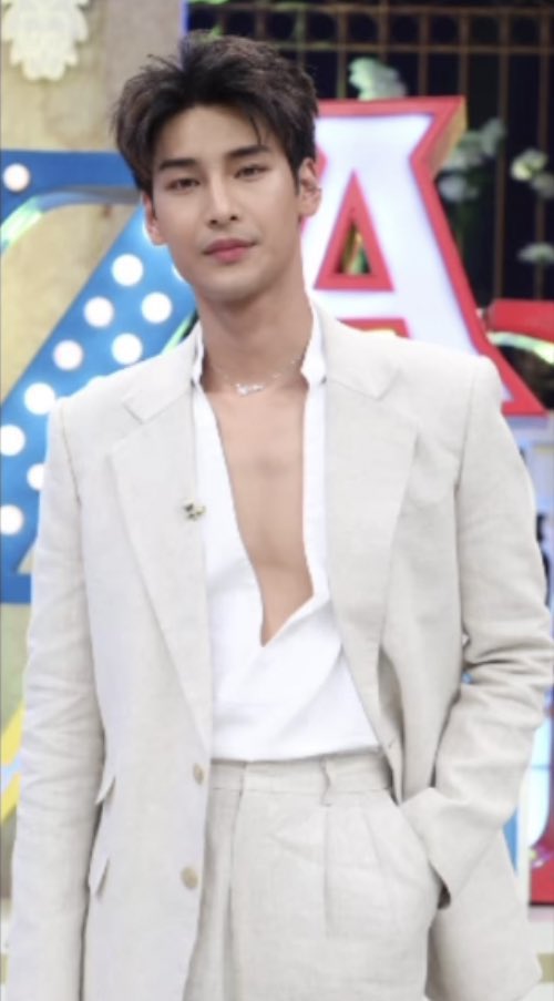 IntoHopeWorld_'s tweet photo. It’s the third time Apo show up in 3Zaap but today is special because he is with Mile🥰
#GiffarineXMileApo3Zaaap https://t.co/gnSjV3sQis