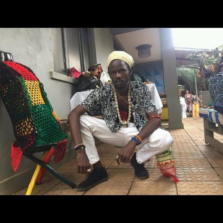 erik_oloo's tweet photo. Throwback
Pop-Up Shop Vibes Grinding Mode.
#clarks #clarksoriginals #versace #versacejeanscouture #cowrieshells #africanart #mensfashion #streetwear #rastafari #bushpigbackpackers #mensstyle #streetlook #streetfashion #menootd #menaboutfashion #menswear #DRIP #style #fashion https://t.co/ygdjakg8I9