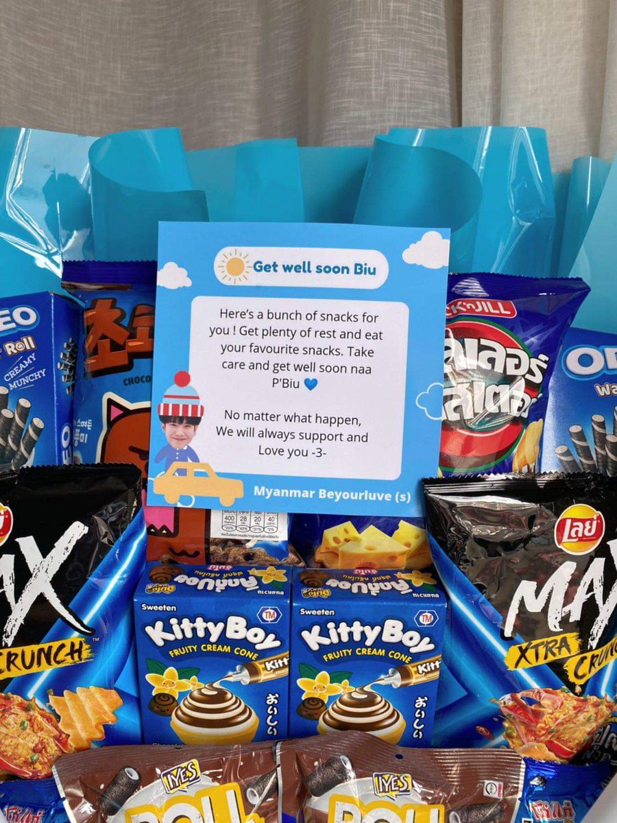 Endless_Build's tweet image. Today Gift for @Buildbuilddd ☁
From #Beyourluve Myanmar 🇲🇲
 
^ Big Snack Bouquet 🍪💐
^ HOLIDAYBEACH White Hoodie 🍸🏄

We hope everyone will like our choice and hope to wear Biu and eat well 🥺💙 Special thanks to all participants 🫂🫶🏻✨

#Buildjakapan #KinnPorscheSendOff