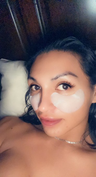 Watching tv after a long day for work.   Time to relax on a Saturday night. https://t.co/uzb7eiMVya<a href="/tag/webcam"class="tags"><span>#webcam</span></a><a href="/tag/stream"class="tags"><span>#stream</span></a><a href="/tag/thejessydubai"class="tags"><span>#thejessydubai</span></a>