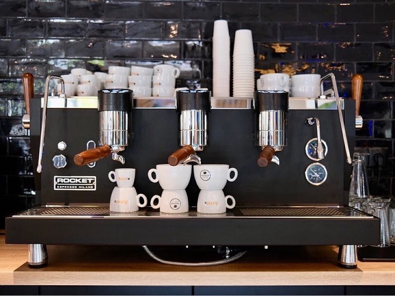 rocketespresso's tweet photo. Coffee with @aristo_burgas on a 3 group RE Doppia #rocketdoppia #lineaprofessionale https://t.co/jiNFyZCj8W https://t.co/N5UnegFLqT