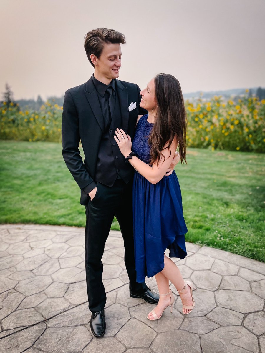 TizFizzy's tweet photo. Feet hurt. Heart happy. 4 wedding events complete. Now for a day to chill and eat! #irl #wentoutside #touchedsomegrass #weddingseason https://t.co/JPh61o7viS