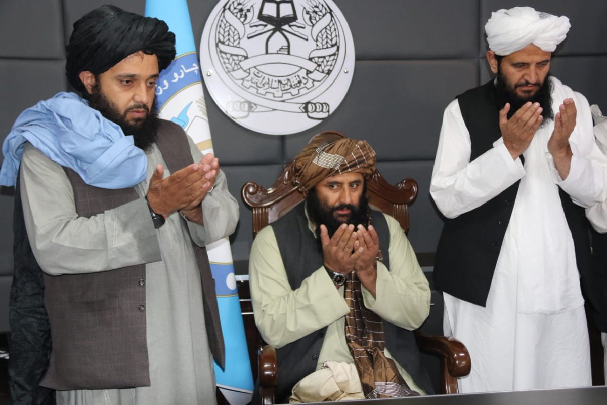 FDM_MOI's tweet photo. د پکتيا نوی والي مسئولينو او ولسونو ته ور وپېژندل شو.
د ا.ا.ا کورنيو چارو وزارت لومړي مرستیال دفتر رئيس مولوي نياز محمد وهاج له لوري د پکتيا نوی والي ملا محمد خان دعوت د يوې غونډې په ترڅ کې مسئولينو او د ياد ولايت ولس ته وروپېژندل شو او رسماً يې دنده پيل کړه. https://t.co/M6UkrUtXxl