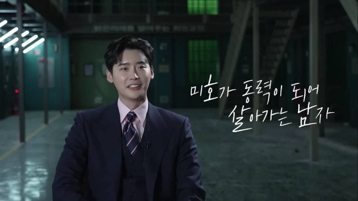 Rainie_mikevid's tweet photo. Q: One sentence to describe Park Changho?

JongSuk: "A man who lives with Miho is his driving force."

I'M NOT OKAY.
#YoonA #LeeJongSuk #BigMouth 
#빅마우스 #윤아 #이종석 #임윤아 https://t.co/HHp3FrWNd0