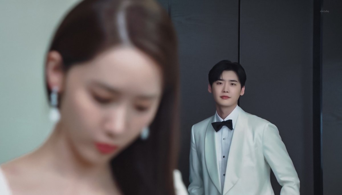 Rainie_mikevid's tweet photo. Q: One sentence to describe Park Changho?

JongSuk: "A man who lives with Miho is his driving force."

I'M NOT OKAY.
#YoonA #LeeJongSuk #BigMouth 
#빅마우스 #윤아 #이종석 #임윤아 https://t.co/HHp3FrWNd0