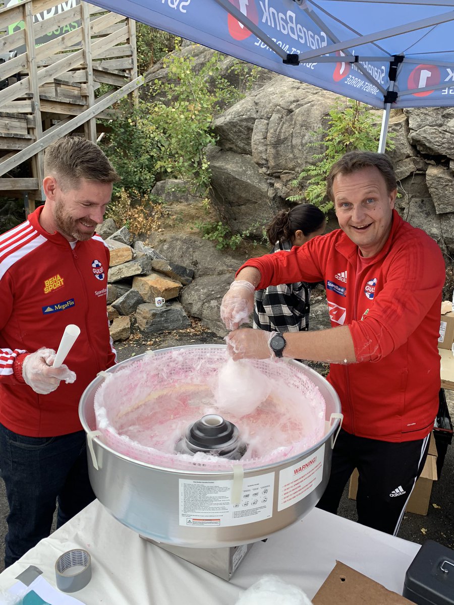 IverHonningdal's tweet photo. 1000 barn på GulsetCup i går!
I underkant av 100 frivillige sørget for et proft og knirkefritt arrangement for omtrent 3000 besøkende🤩👏🏼

Slo vel også alle rekorder fra 2019📈
Takk til alle deltakere, frivillige og sponsorer!🤝🦊 https://t.co/bdHTHS6ZA7
