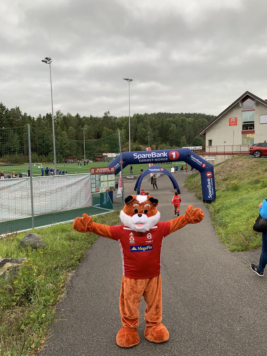 IverHonningdal's tweet photo. 1000 barn på GulsetCup i går!
I underkant av 100 frivillige sørget for et proft og knirkefritt arrangement for omtrent 3000 besøkende🤩👏🏼

Slo vel også alle rekorder fra 2019📈
Takk til alle deltakere, frivillige og sponsorer!🤝🦊 https://t.co/bdHTHS6ZA7