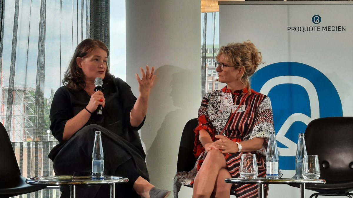 YvonnedeAndres's tweet photo. @BirteMeier und Nataly #Bleul über den Sachstand zu #EqualPay und welche Entwicklungen aus Berlin und Brüssel zu erwarten sind. #10JahreProQuote @quote_pro @PowerToTransfo1 @buecherfrauen @Frauenrat https://t.co/AmgvOvV7Gb