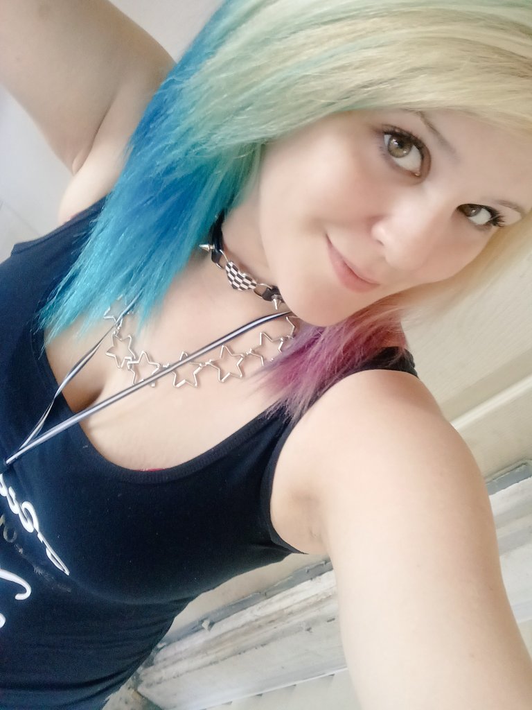 prettycheekz69's tweet photo. Whatcha think of this gal, loves?  #like #love #share #follow #muah #cute #cokorful #hair #cute #lovely #sexy #sexyaf #share #follow #Twitter https://t.co/qpN1uctYqr