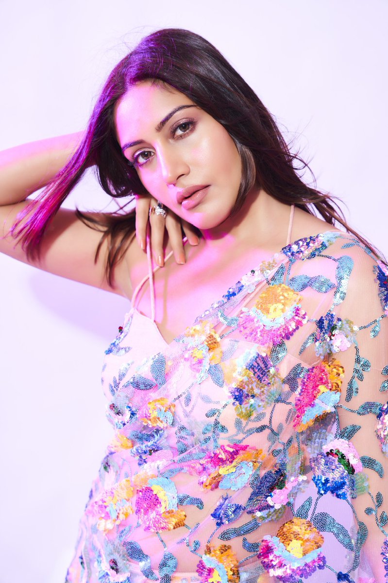 htcity's tweet photo. Break out the confetti for birthday girl #SurbhiChandna! 🎉

#HappyBirthdaySurbhiChandna #SCians #SherdilShergill #Naagin https://t.co/SIpmM61xPi